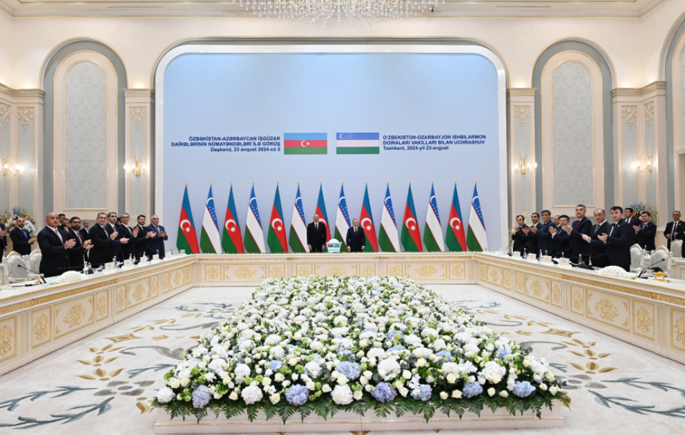 Präsidenten von Aserbaidschan und Usbekistan treffen sich mit Vertretern von Geschäftskreisen beider Länder in Taschkent begonnen