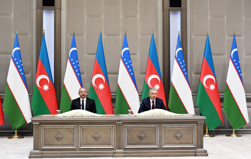 Azərbaycan və Özbəkistan prezidentləri mətbuata bəyanatlarla çıxış edirlər