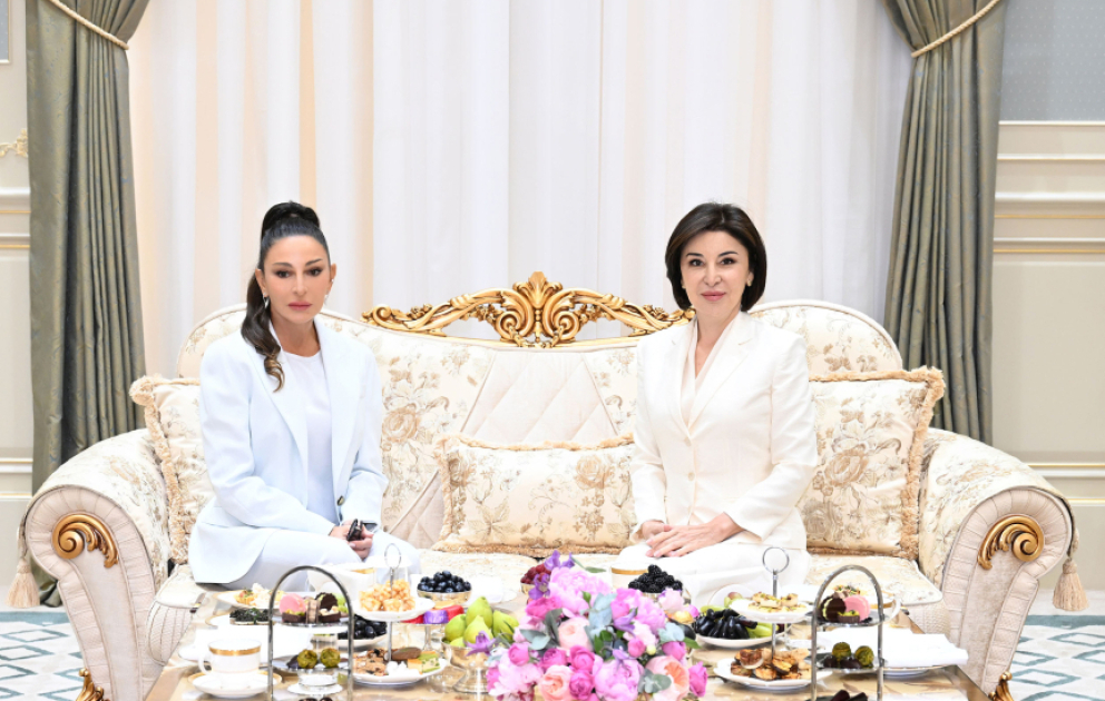 First Ladies von Aserbaidschan und Usbekistan treffen sich in Taschkent