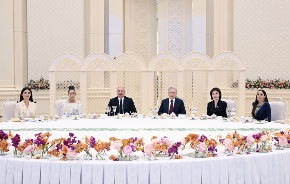 Staatsempfang zu Ehren von Präsident Ilham Aliyev und First Lady Mehriban Aliyeva in Taschkent
