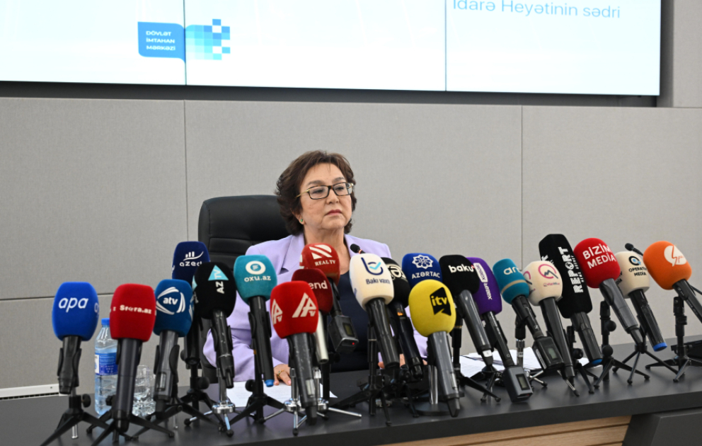 55 656 приняты в вузы Азербайджана