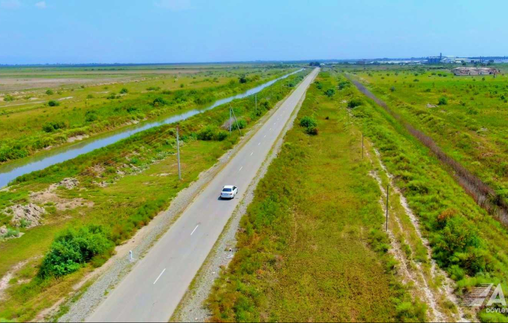 Ağsuda 12 yaşayış məntəqəsini birləşdirən yolun tikintisi yekunlaşıb