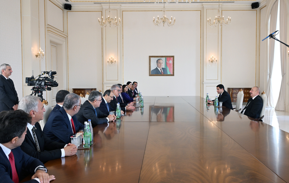 Präsident Ilham Aliyev empfängt türkische Delegation