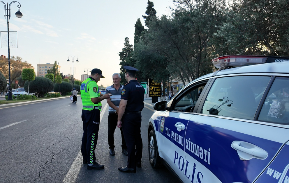 Sürücü və piyadaların intizam məsuliyyətinin artırılması məqsədilə profilaktik tədbir keçirilib