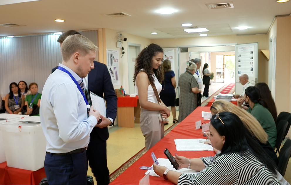 Paytaxtın Yasamal rayonunda səsvermə davam edir