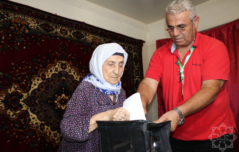 104 yaşlı Qızvəs nənə: Layiqli namizədə səs verdim