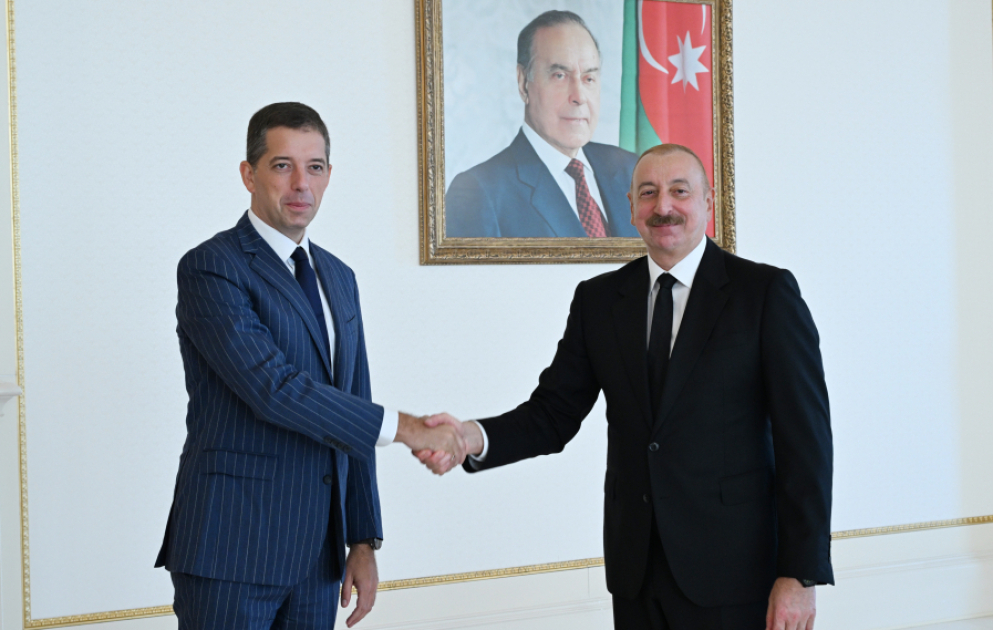 Präsident Ilham Aliyev empfängt serbischen Außenminister