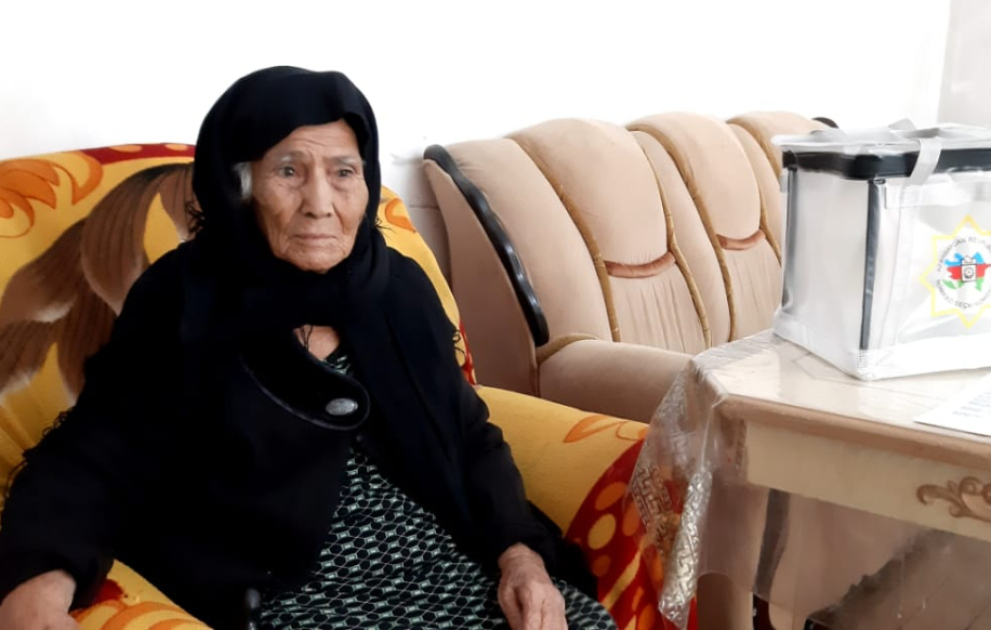 104 yaşlı Alya nənə səs verib