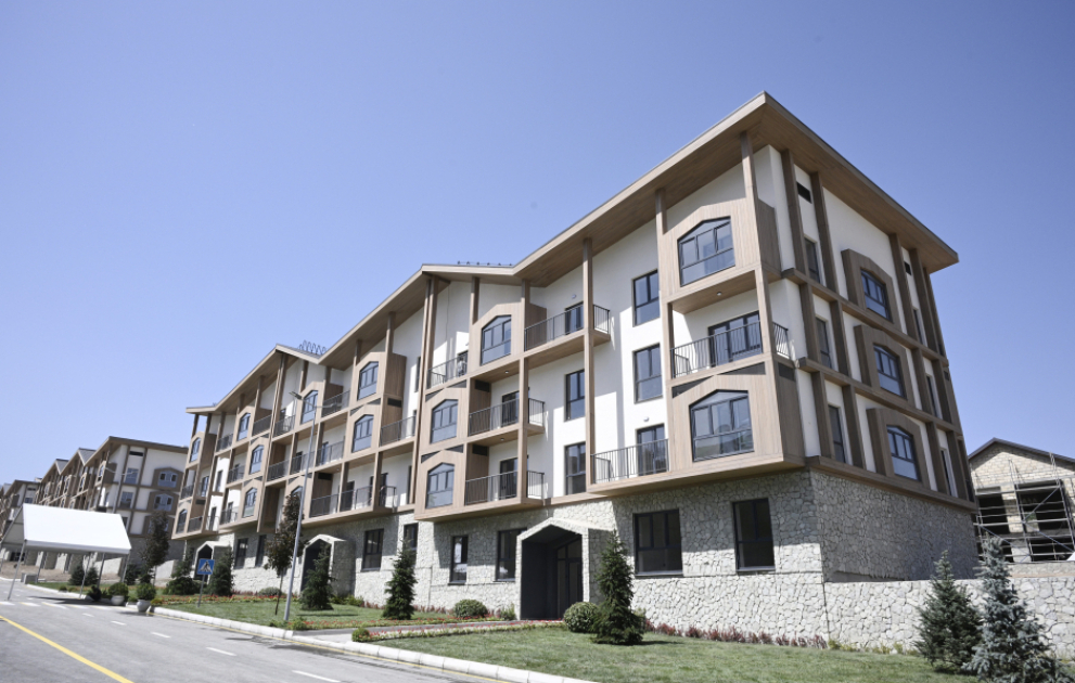 Kəlbəcər şəhərində 524 ailəlik yaşayış kompleksinin tikintisi ilə tanışlıq
