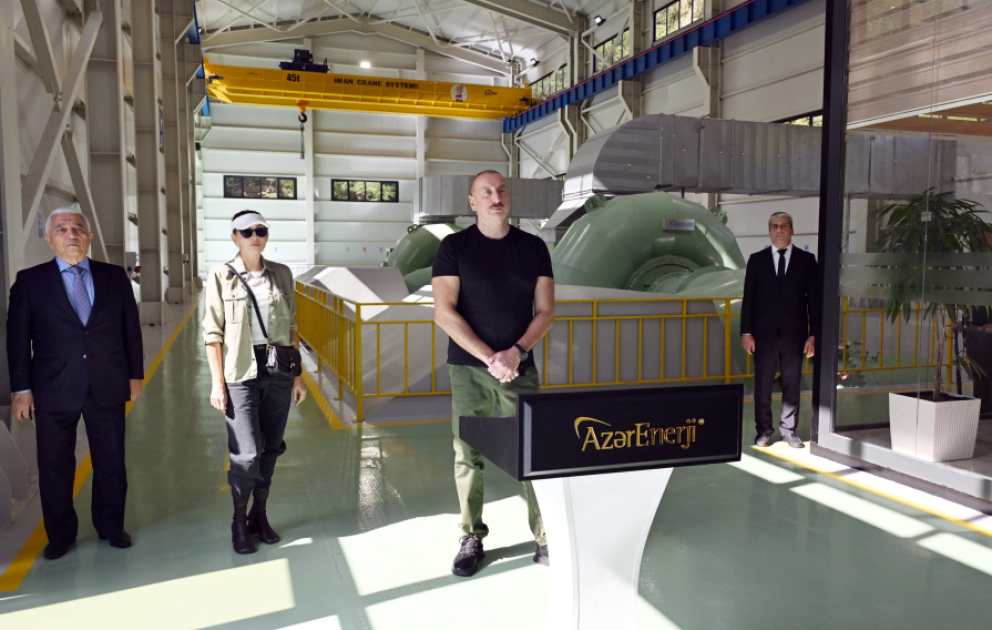 Le président Ilham Aliyev et la première dame Mehriban Aliyeva participent à l’inauguration de la centrale hydroélectrique « Youkhary Veng » située sur la rivière Terter à Kelbédjer