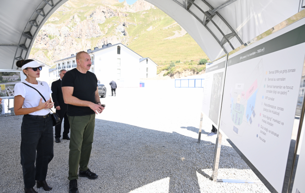 Visite du chantier du complexe de traitement et de loisirs « Istissou » dans la région de Kelbédjer