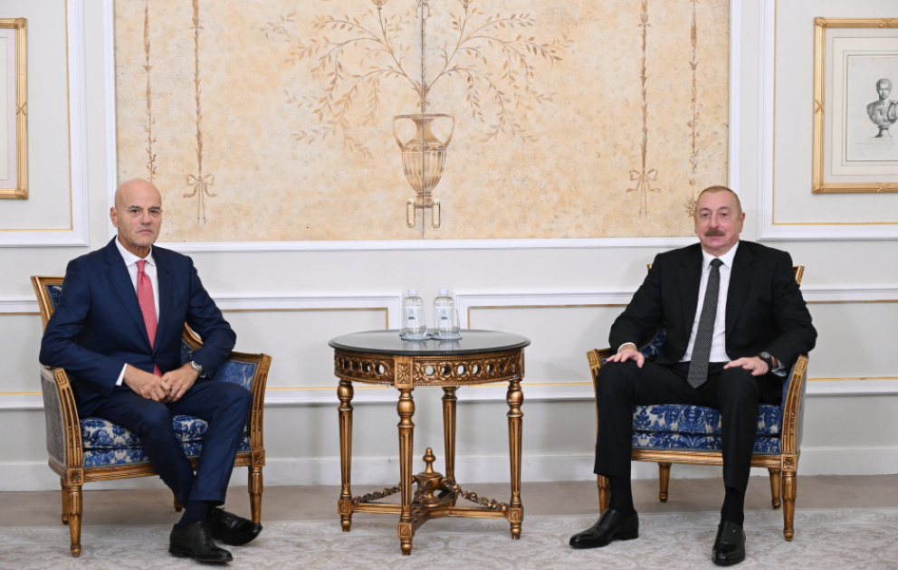 Präsident Ilham Aliyev trifft den CEO des italienischen Unternehmens „Eni S.P.A“
