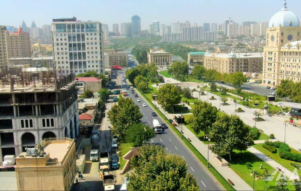 Mirzəağa Əliyev küçəsində təmir işləri aparılır