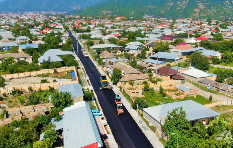 Şəkinin daxili yollarının təmiri işləri icra olunur