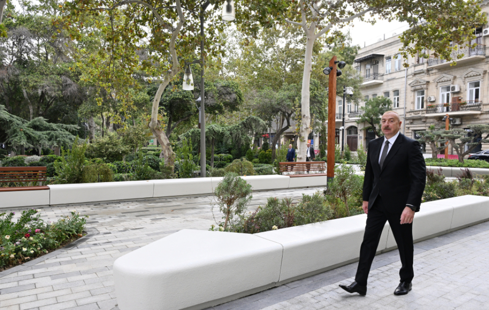 Le président Ilham Aliyev visite le jardin Khagani et ses environs