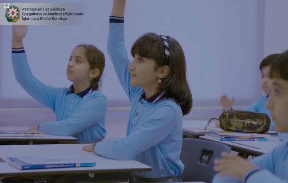 “Qaçqınkom” Qarabağ və Şərqi Zəngəzurda ilk dəfə fəaliyyətə başlayan məktəblər haqqında videoçarx hazırlayıb