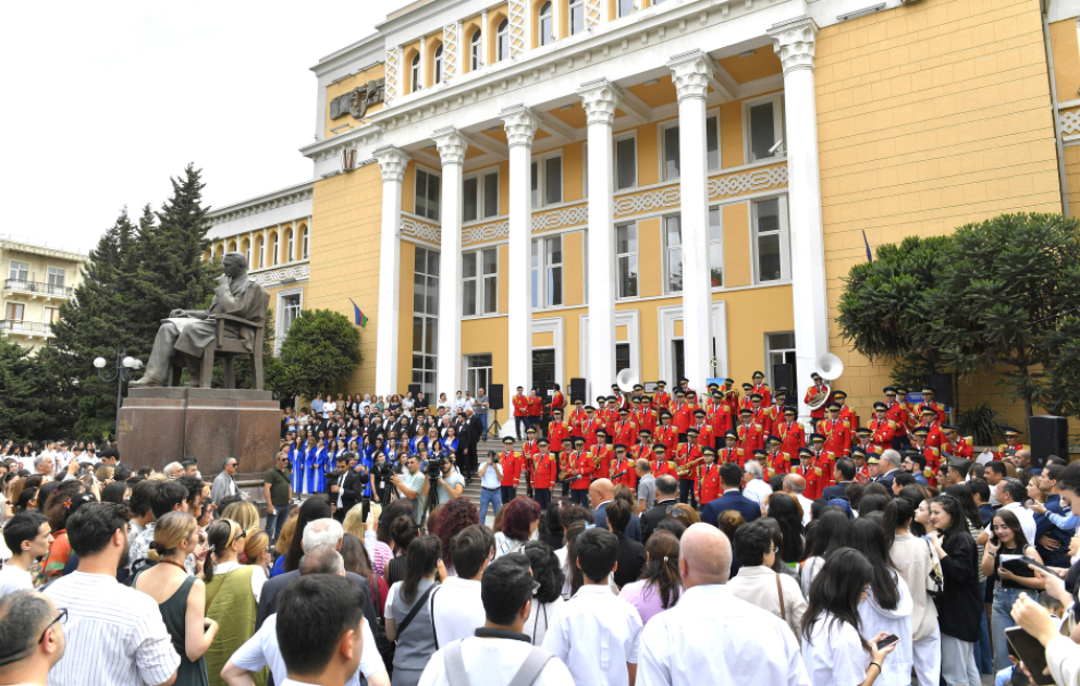 Bakı Musiqi Akademiyasının qarşısında Milli Musiqi Günü münasibətilə tədbir keçirilib