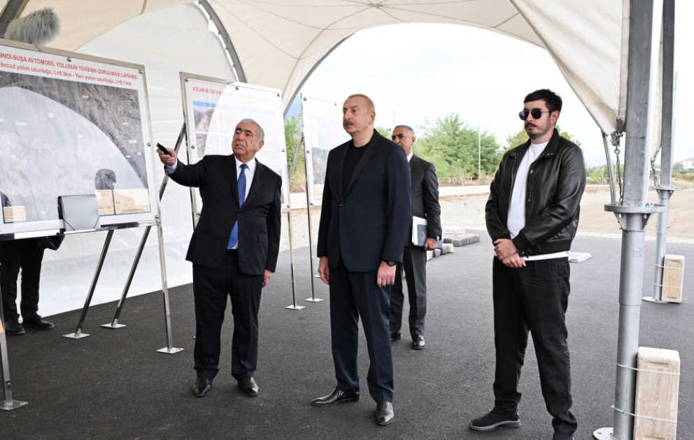 Prezident İlham Əliyev Ağdam-Əsgəran-Xocalı-Xankəndi avtomobil yolunda görülən işlərlə tanış olub