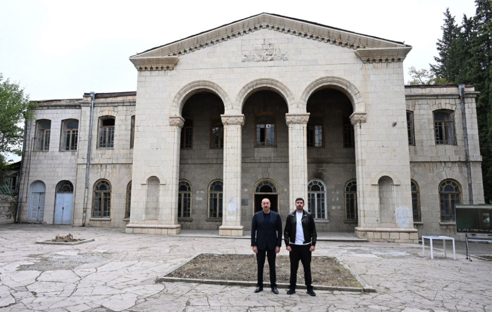 Prezident İlham Əliyev Xankəndi Dövlət Dram Teatrının binasında görüləcək işlərlə tanış olub