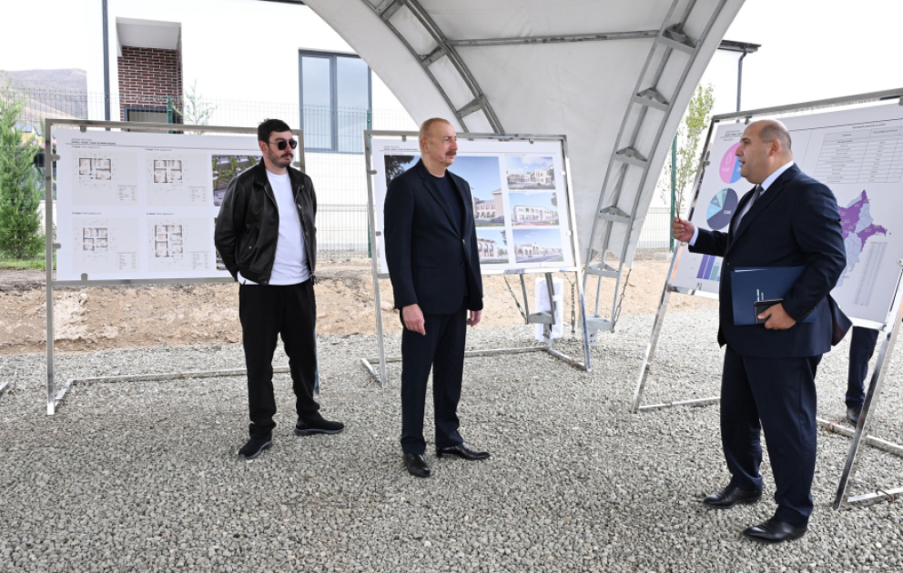Aghdam : le président Ilham Aliyev inspecte les travaux de restauration dans le village de Khydyrly