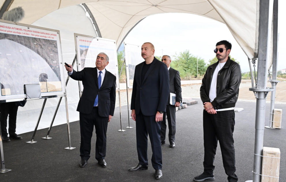 Ilham Aliyev visite le chantier de la route Aghdam-Askéran-Khodjaly-Khankendi