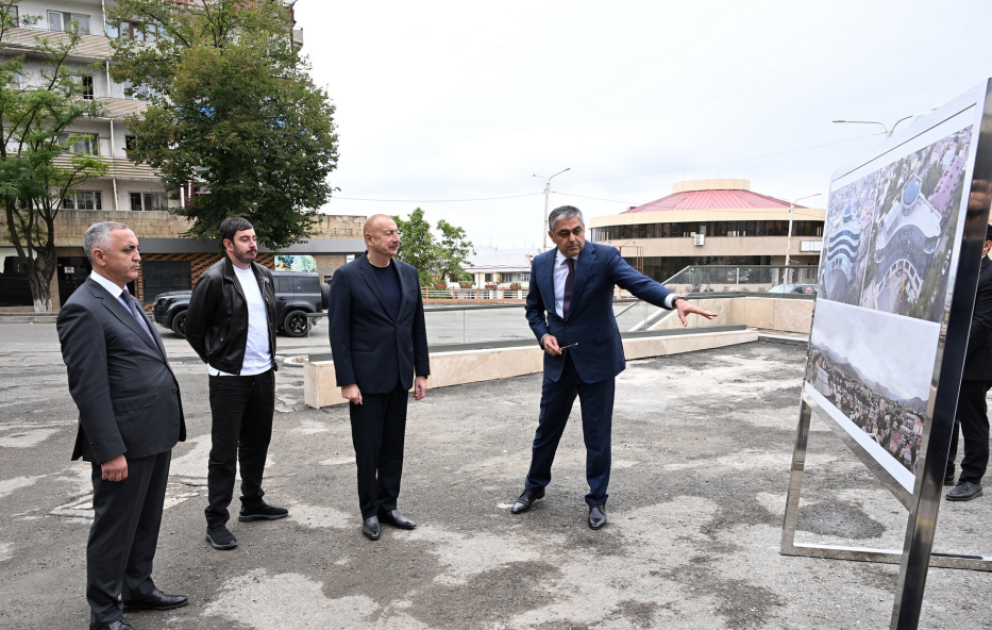 Le président Aliyev inspecte les travaux de rénovation et de restauration à l’Hôtel Bulud à Khankendi