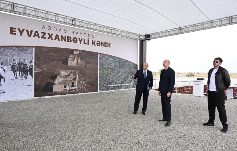 Präsident Ilham Aliyev legt Grundstein für das Dorf Eyvazkhanbeyli im Bezirk Aghdam