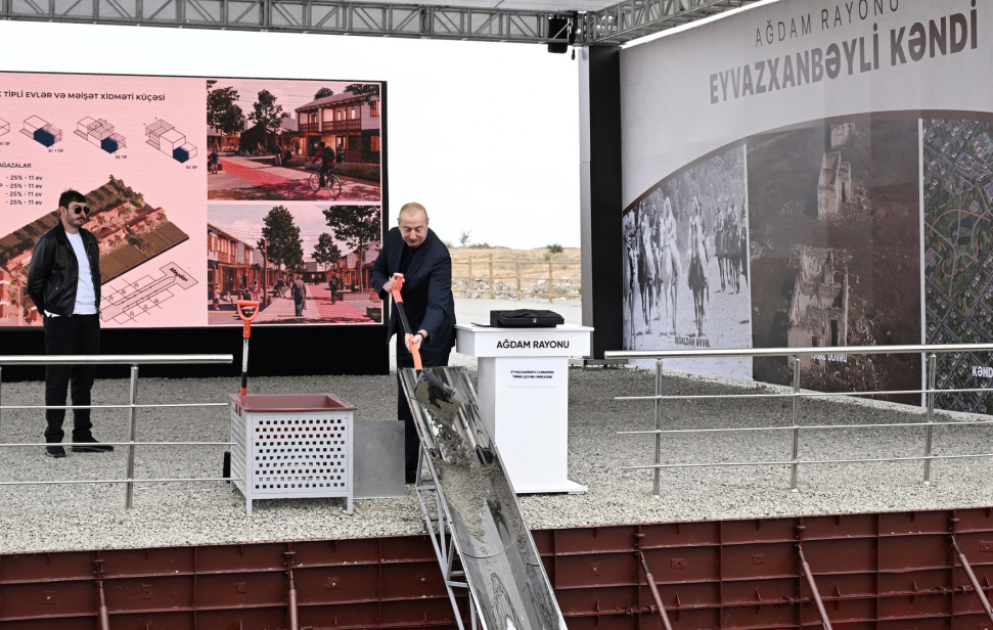 Le président Ilham Aliyev participe à la cérémonie de pose de la première pierre du village d’Eyvazkhanbeyli de la région d’Aghdam