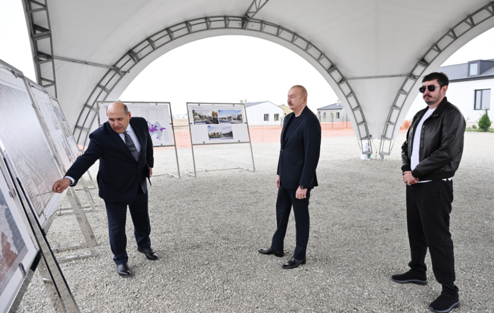 Präsident Ilham Aliyev besichtigt Fortschritt beim Wiederaufbau des Dorfes Kangarli im Bezirk Aghdam
