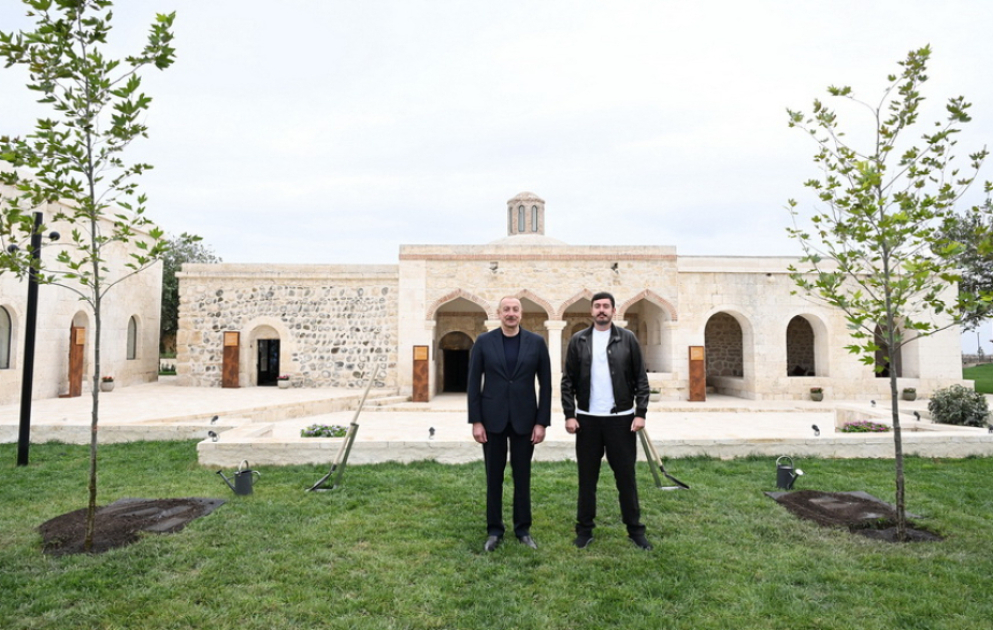 Präsident Ilham Aliyev weiht Imarat-Komplex in Aghdam nach Restaurierung ein