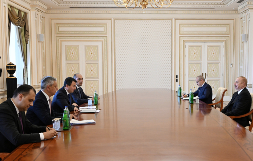 Präsident Ilham Aliyev empfängt stellvertretenden Ministerpräsidenten Usbekistans