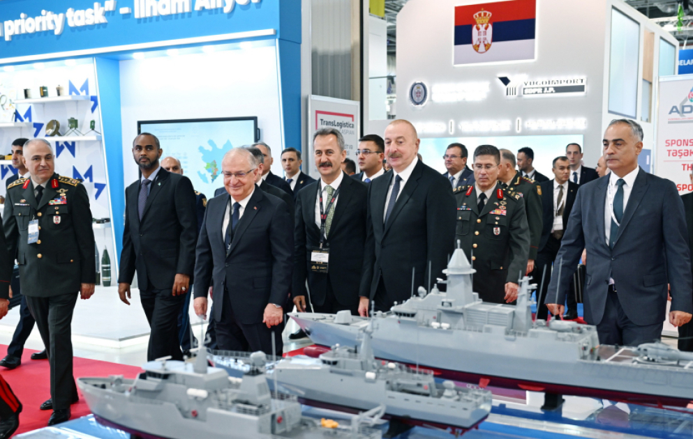 Президент Ильхам Алиев ознакомился с выставками ADEX-2024 и Securex Caspian