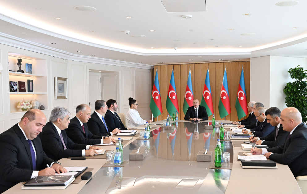 İqtisadi məsələlərə həsr olunmuş müşavirə keçirilib 
Prezident İlham Əliyev müşavirədə çıxış edib
