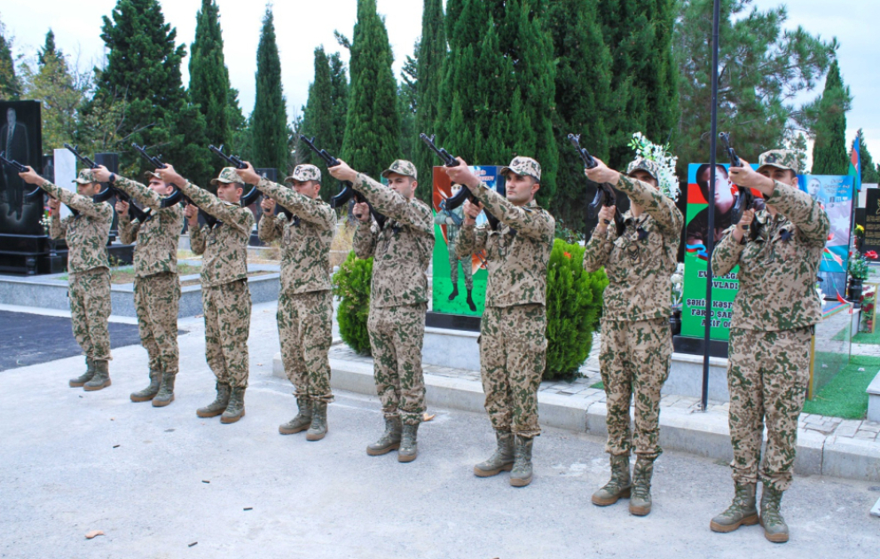 Birinci Qarabağ müharibəsinin şəhidi Vaqif Alıyevin qalıqları Gəncədə torpağa tapşırılıb