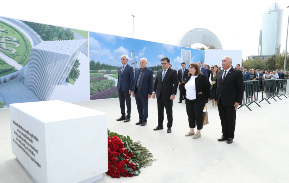 AZƏRTAC-ın kollektivi Bakıda inşası davam etdirilən Zəfər parkında olub
