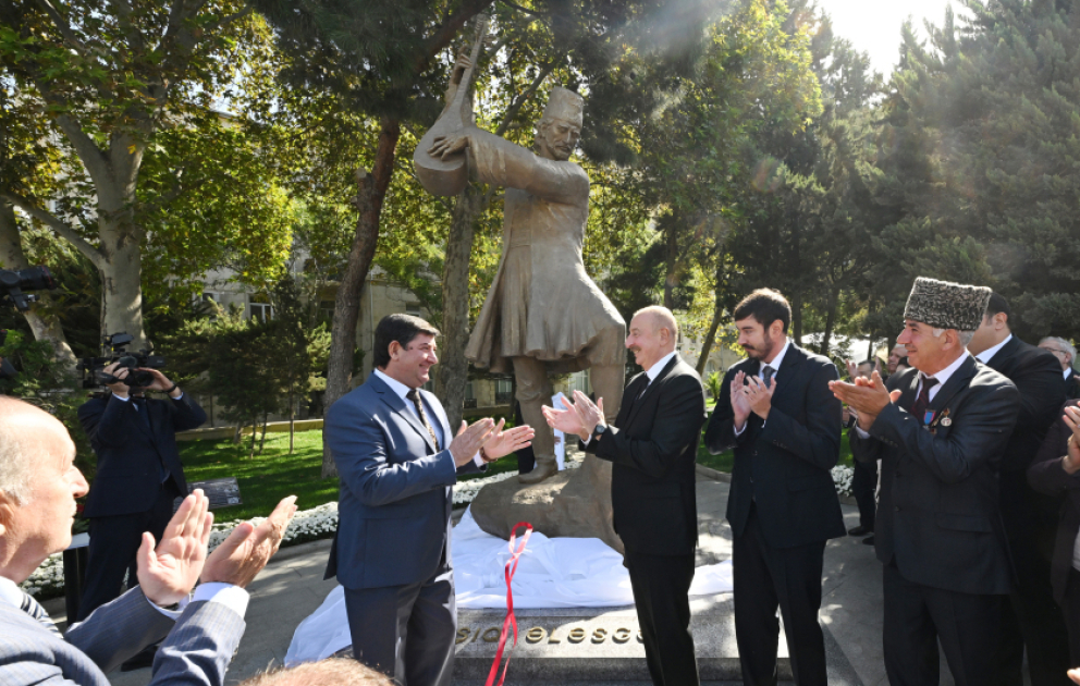 Prezident İlham Əliyev Bakıda Aşıq Ələsgərin abidəsinin açılışında iştirak edib