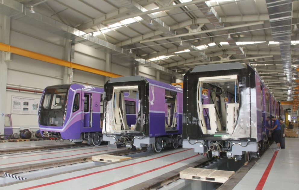 Bakı metrosu üçün sifariş edilən iki yeni qatar paytaxta çatdırılıb