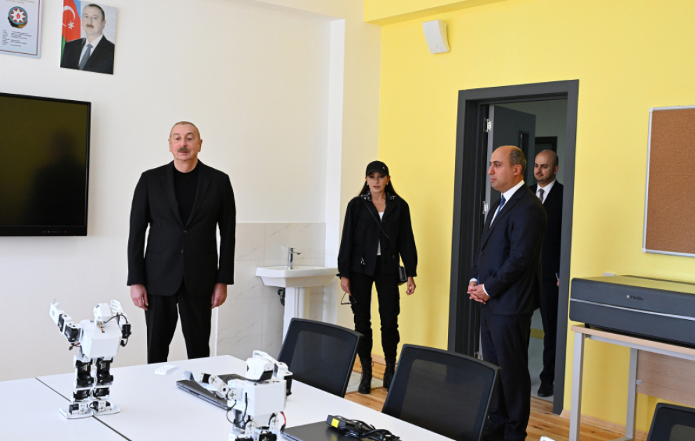 Le président de la République participe à l’inauguration d’un bâtiment scolaire à Djabraïl