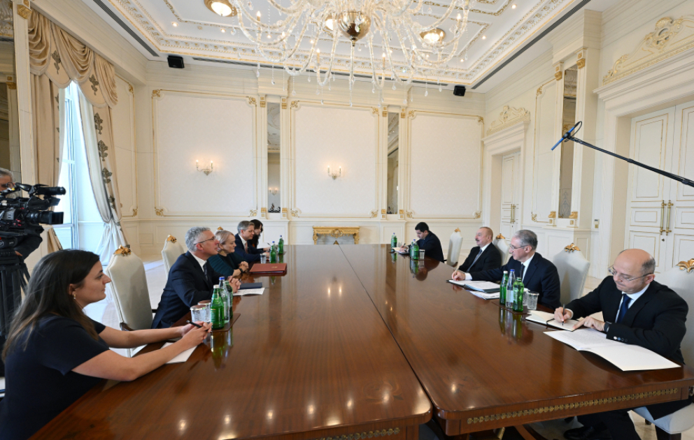 Prezident İlham Əliyev Böyük Britaniyanın beynəlxalq enerji və iqlim üzrə nazirini qəbul edib