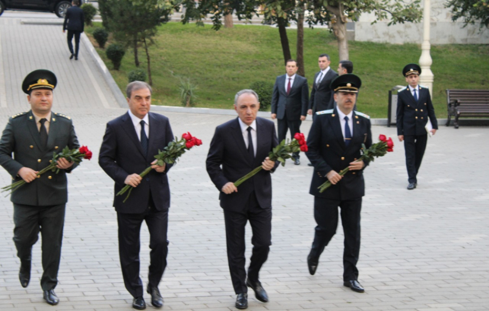 Baş prokuror Kamran Əliyev Gəncədə “Memorial Abidə Kompleksi”ni ziyarət edib