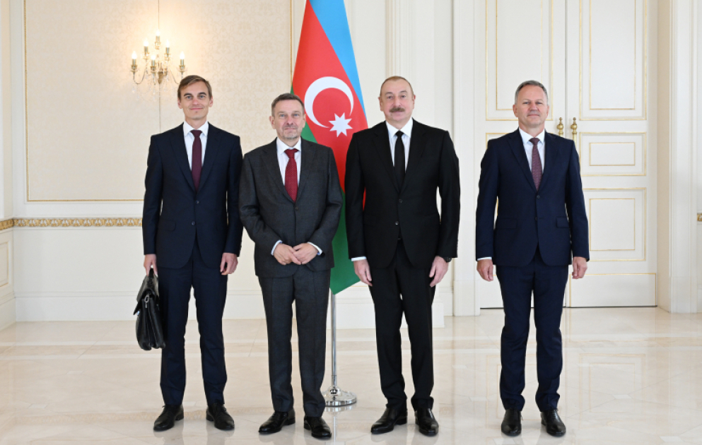 Le président de la République reçoit les lettres de créance du nouvel ambassadeur du Danemark en Azerbaïdjan