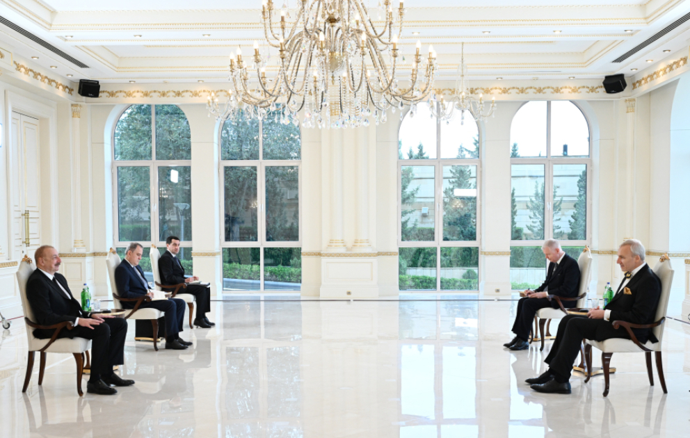 Präsident Ilham Aliyev empfängt neuen estnischen Botschafter zur Entgegennahme seines Beglaubigungsschreibens