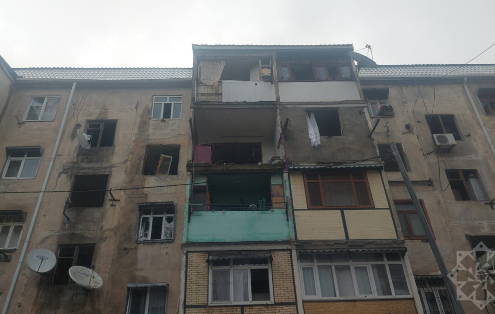 В здании, где произошел взрыв в Гяндже, погибли два человека, есть раненые