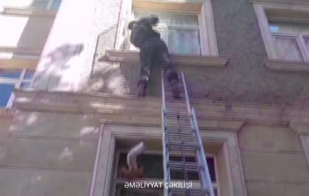 Naxçıvanda mənzildə köməksiz qalan azyaşlı uşaq xilas edilib