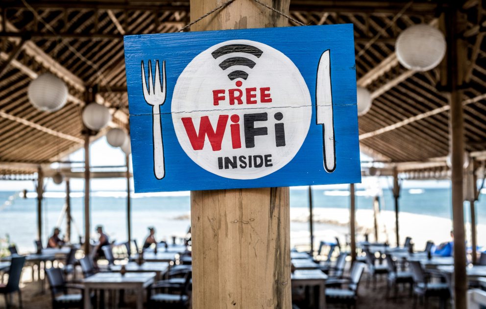 Ekspert: İctimai yerlərdə “Wi-Fi” şəbəkəsinə qoşulmaq risklidir