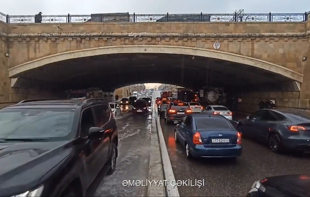 Bakı şəhərində yağan leysan yağışlarla əlaqədar bəzi ünvanlarda subasma baş verib