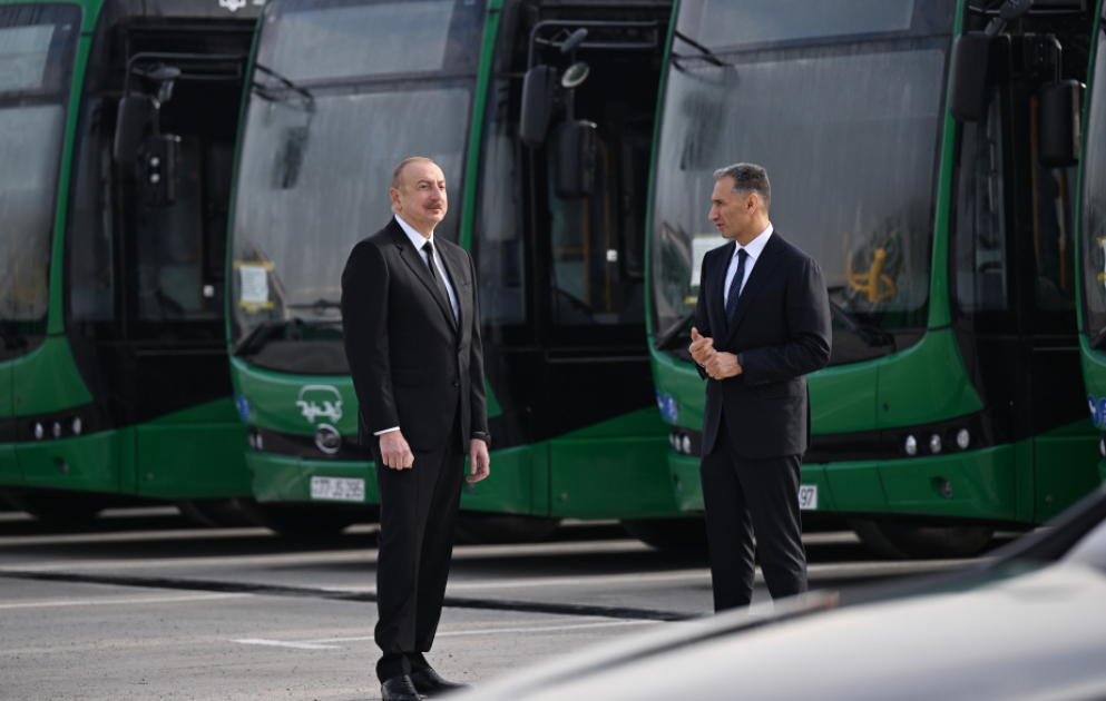 Le président Aliyev visite le Dépôt de bus électriques de Zygh
