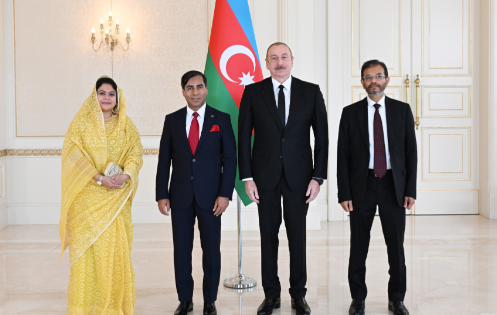 Prezident İlham Əliyev Banqladeşin Azərbaycanda yeni təyin olunmuş səfirinin etimadnaməsini qəbul edib