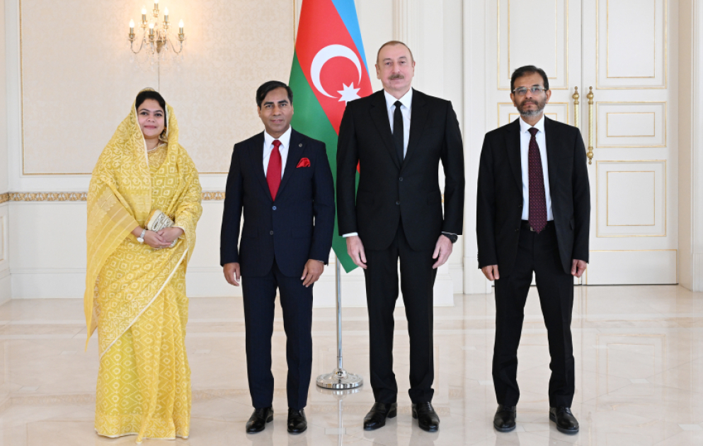 Präsident Ilham Aliyev empfängt neuen Botschafter von Bangladesch zur Entgegennahme seines Beglaubigungsschreibens