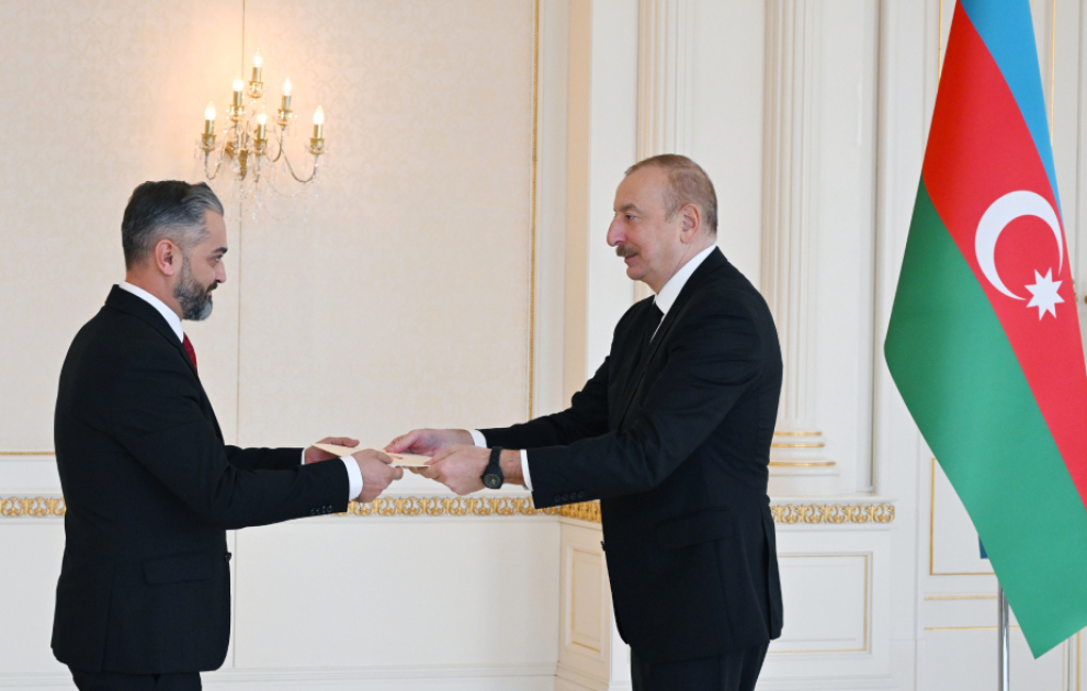 Prezident İlham Əliyev Albaniyanın Azərbaycanda yeni təyin olunmuş səfirinin etimadnaməsini qəbul edib